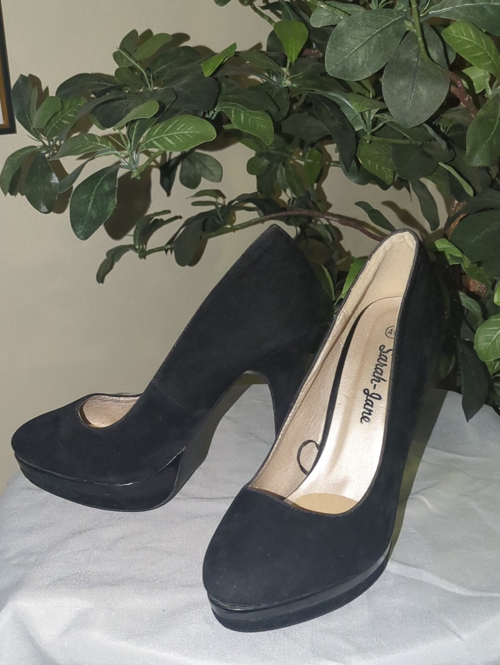 Sarah Jane Black Suede Platform Pumps with Rounded Toe